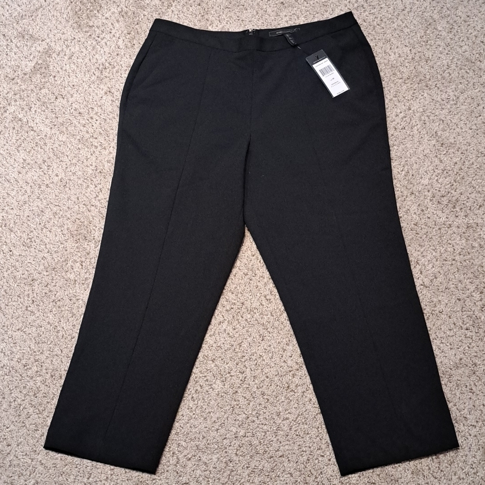 NWT BCBGMAXAZRIA size 10 black capri's